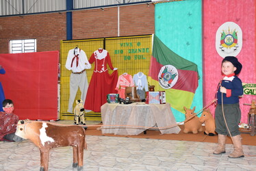 Atividades tradicionalistas nas Escolas Municipais