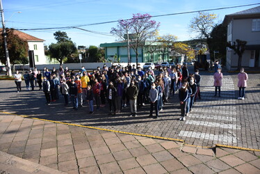 Hasteamento e arriamento das Bandeiras