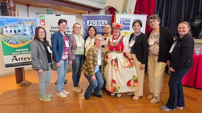 Artesãs de Cotiporã participam de Seminário Regional de Artesanato em Veranópolis