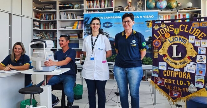 Testes de visão são realizados com estudantes da Escola Caminhos do Saber 
