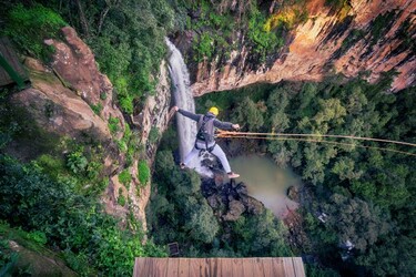 Capa: Cascata dos Marin e Parque de Aventuras Cotipaland